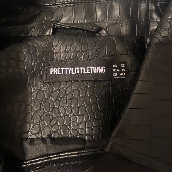 PrettyLittleThing - Black Croc Embossed Oversized Belted Hem Biker Jacket - Picture 2 of 9